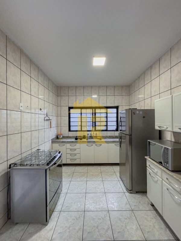Casa com 3 quartos à venda, 212m² — foto 19 de 32