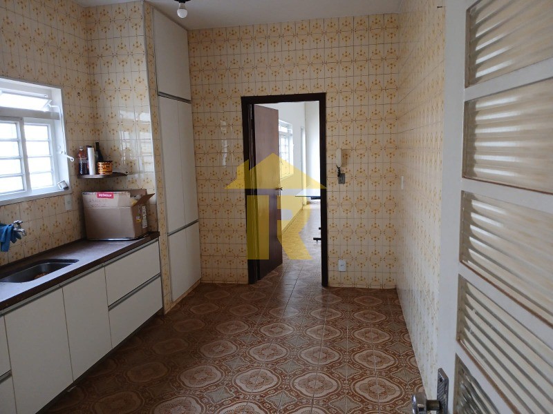 Casa com 3 quartos à venda, 200m² — foto 22 de 28