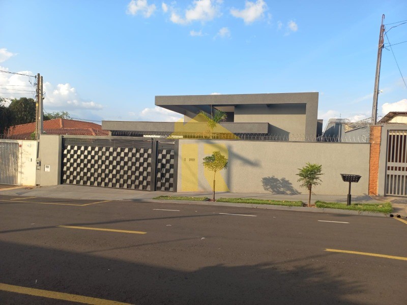 Casa com 3 quartos à venda, 275m² — foto 1 de 30