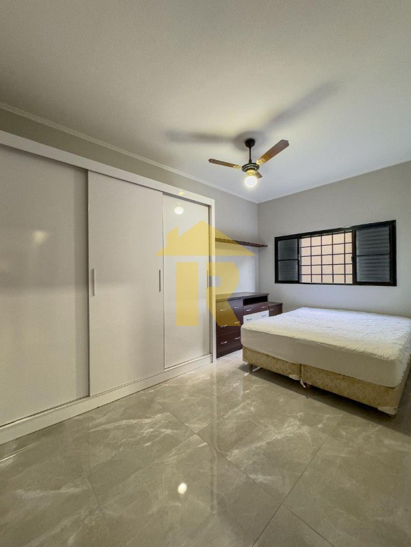 Casa com 3 quartos à venda, 212m² — foto 14 de 32