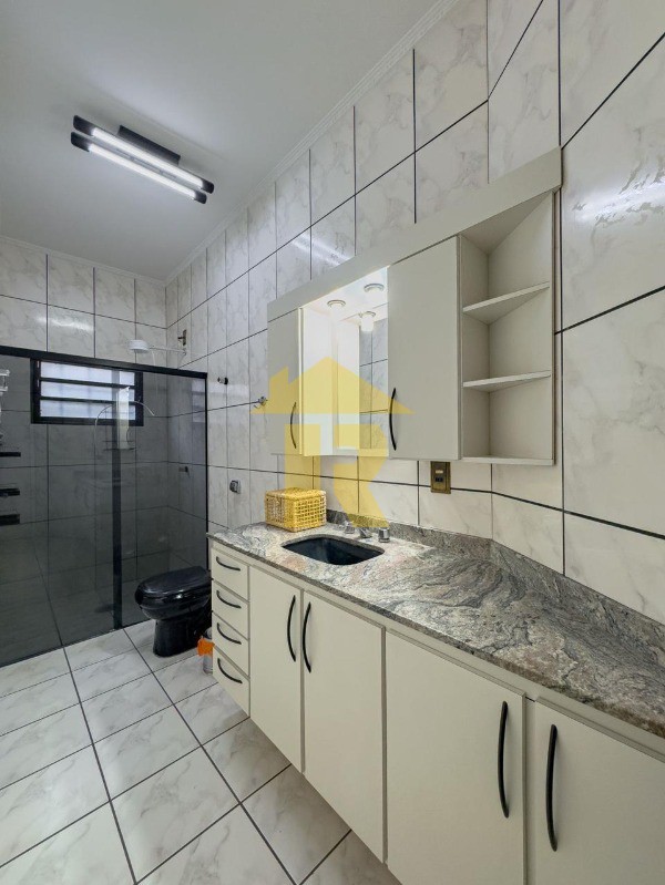Casa com 3 quartos à venda, 212m² — foto 13 de 32