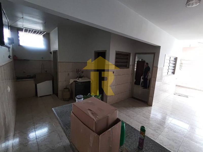 Casa com 3 quartos à venda, 228m² — foto 11 de 15