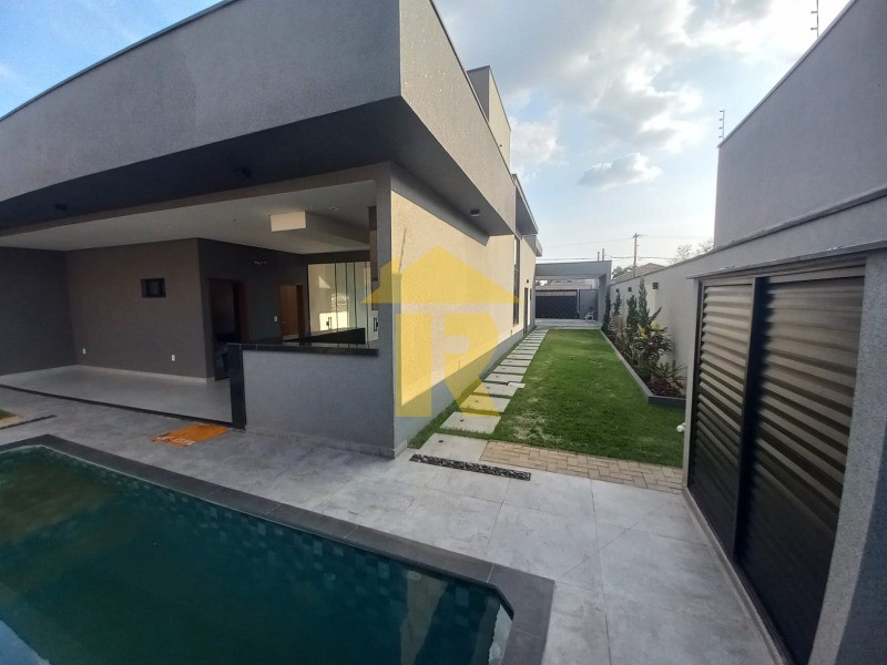 Casa com 3 quartos à venda, 275m² — foto 27 de 30