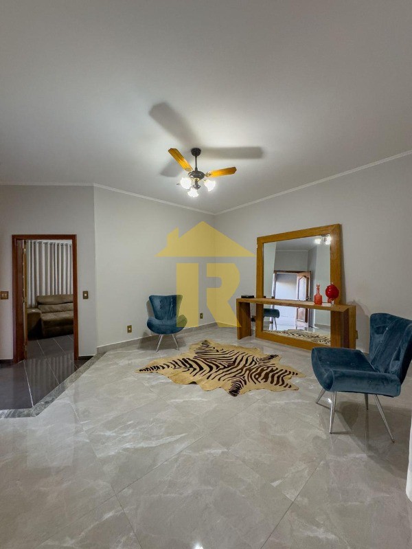 Casa com 3 quartos à venda, 212m² — foto 8 de 32