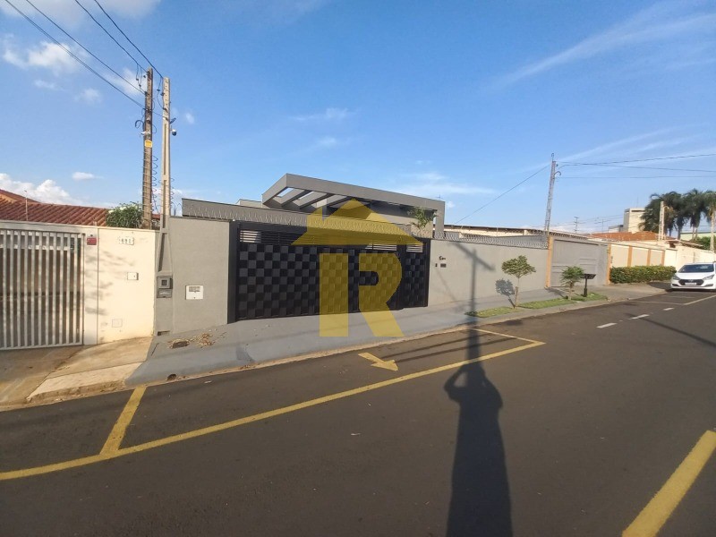 Casa com 3 quartos à venda, 275m² — foto 2 de 30