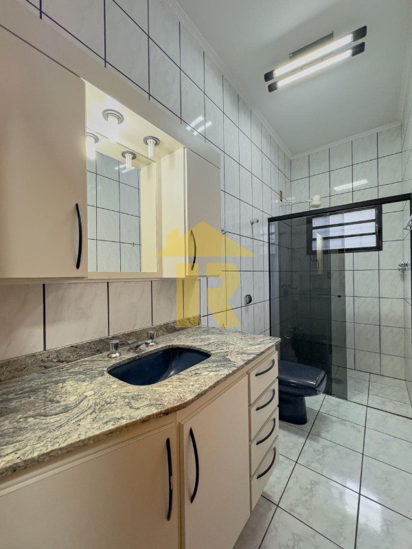 Casa com 3 quartos à venda, 212m² — foto 15 de 32