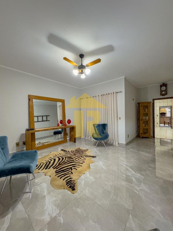 Casa com 3 quartos à venda, 212m² — foto 9 de 32