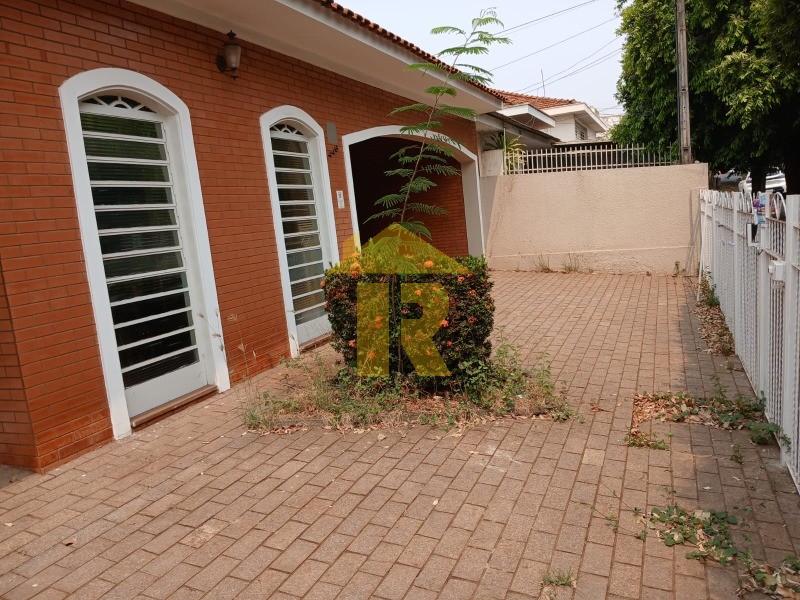 Casa com 3 quartos à venda, 200m² — foto 3 de 28