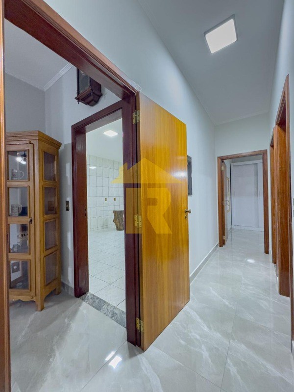 Casa com 3 quartos à venda, 212m² — foto 10 de 32