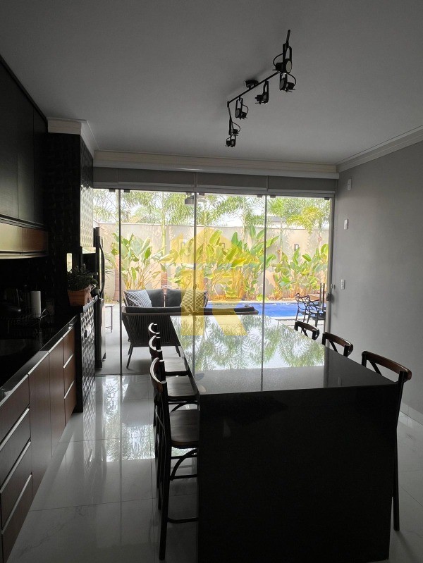 Casa de Condomínio com 2 quartos à venda, 200m² — foto 14 de 29