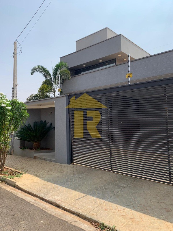 Casa com 3 quartos à venda, 119m² — foto 1 de 26