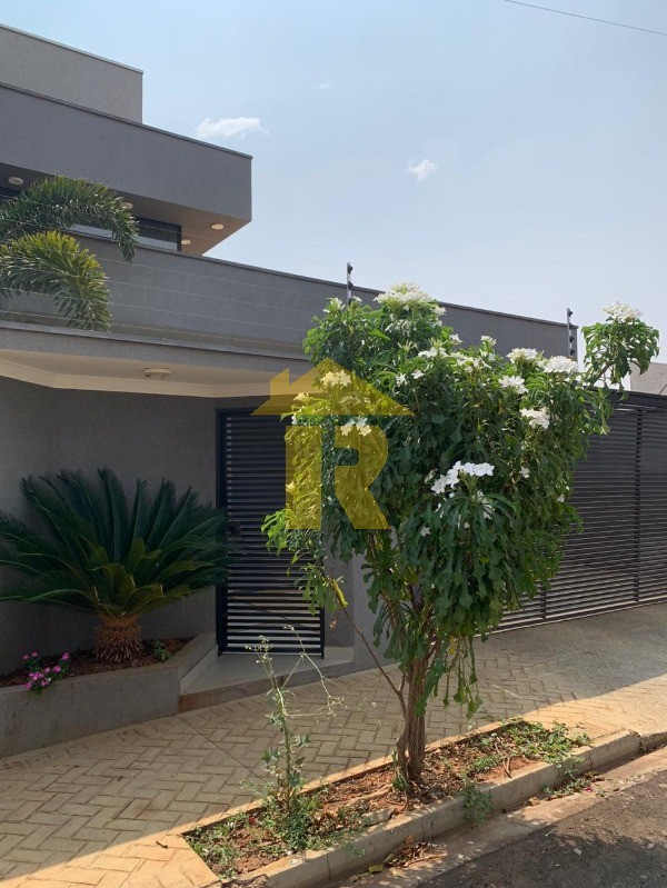 Casa com 3 quartos à venda, 119m² — foto 2 de 26