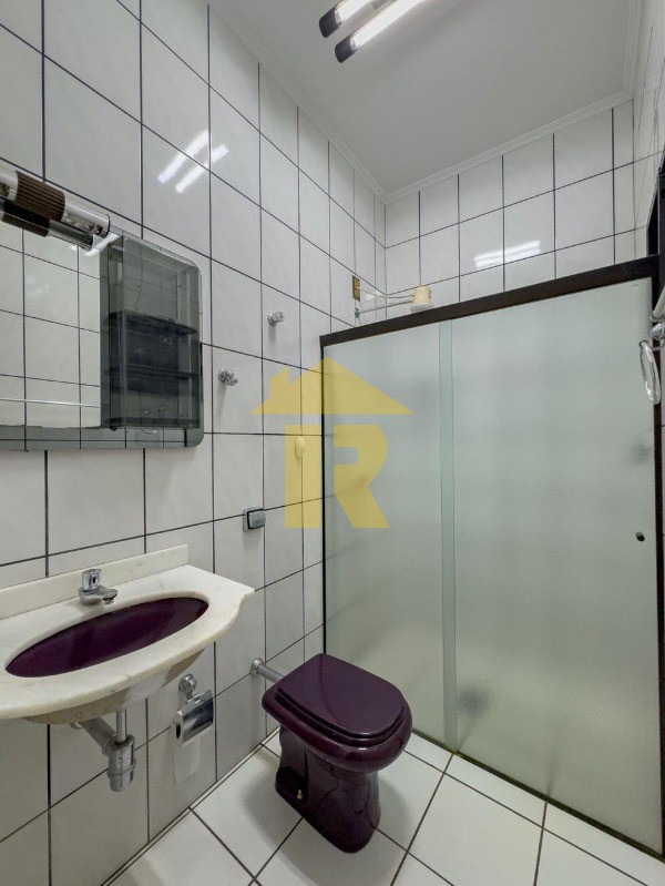 Casa com 3 quartos à venda, 212m² — foto 18 de 32