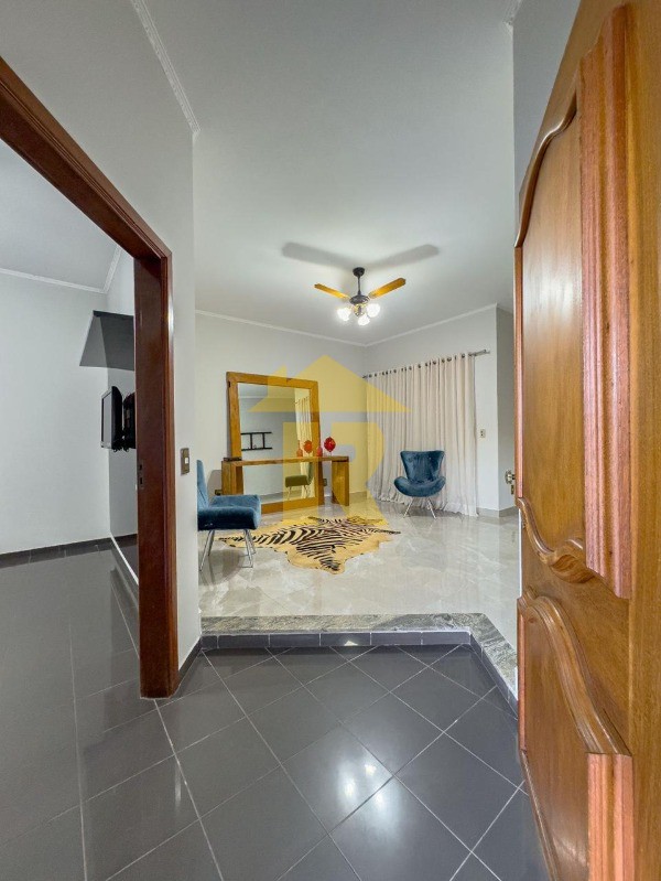 Casa com 3 quartos à venda, 212m² — foto 11 de 32