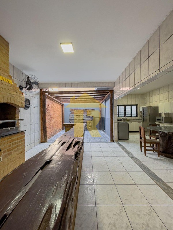 Casa com 3 quartos à venda, 212m² — foto 25 de 32