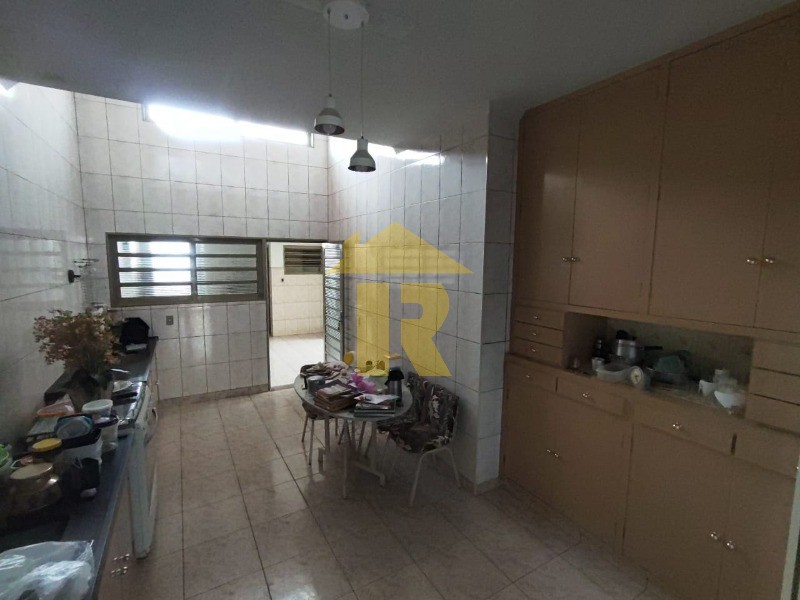 Casa com 3 quartos à venda, 228m² — foto 10 de 15
