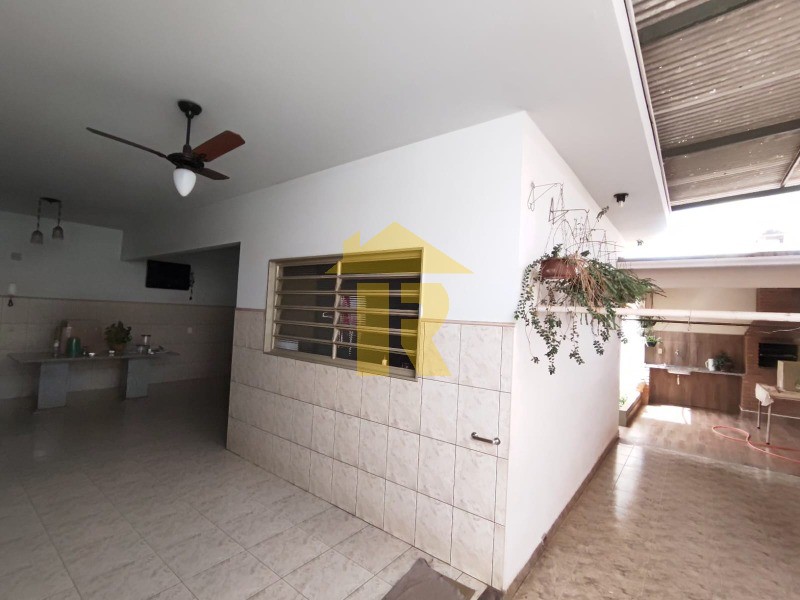 Casa com 3 quartos à venda, 228m² — foto 14 de 15