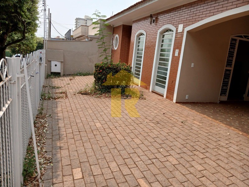 Casa com 3 quartos à venda, 200m² — foto 1 de 28