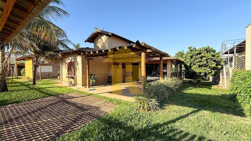 Casa de Condomínio com 3 quartos à venda, 230m² — foto 1 de 41