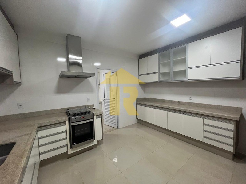 Casa de Condomínio com 3 quartos para aluguel, 230m² — foto 16 de 25