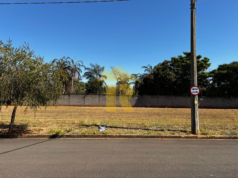 Terreno / Lote / Condomínio  à venda, 233m² — foto 1 de 10