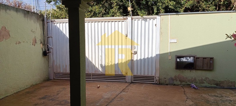 Casa com 3 quartos à venda, 129m² — foto 2 de 21