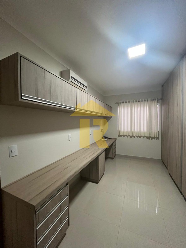 Casa de Condomínio com 3 quartos para aluguel, 230m² — foto 6 de 25