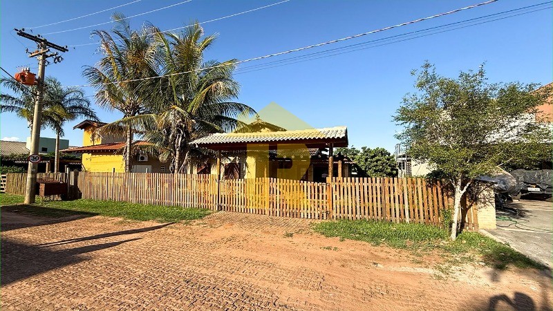 Casa de Condomínio com 3 quartos à venda, 230m² — foto 2 de 41