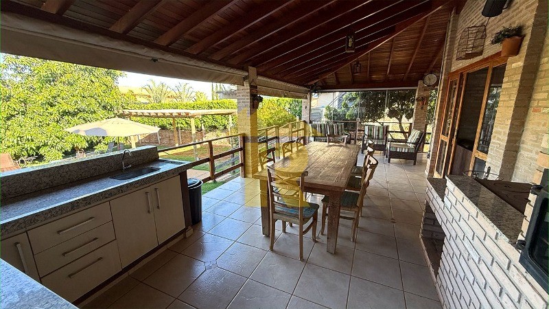 Casa de Condomínio com 3 quartos à venda, 230m² — foto 17 de 41