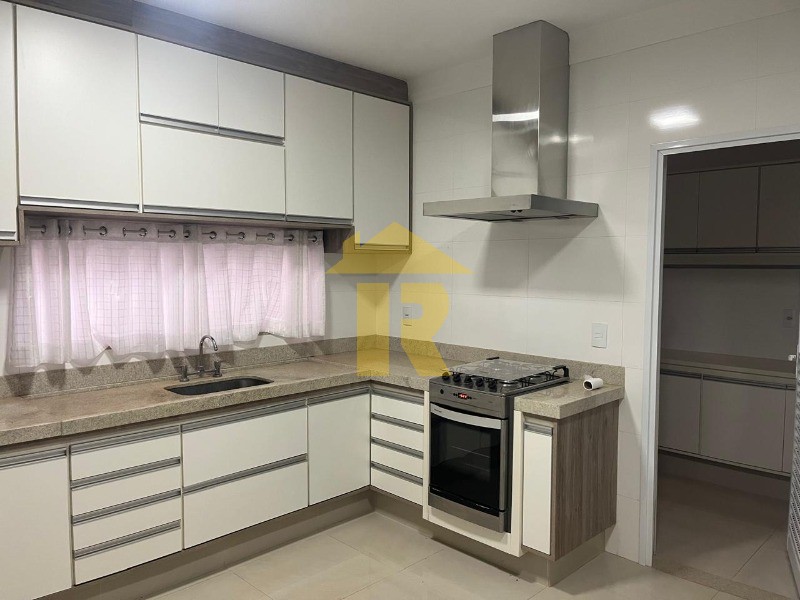 Casa de Condomínio com 3 quartos para aluguel, 230m² — foto 18 de 25