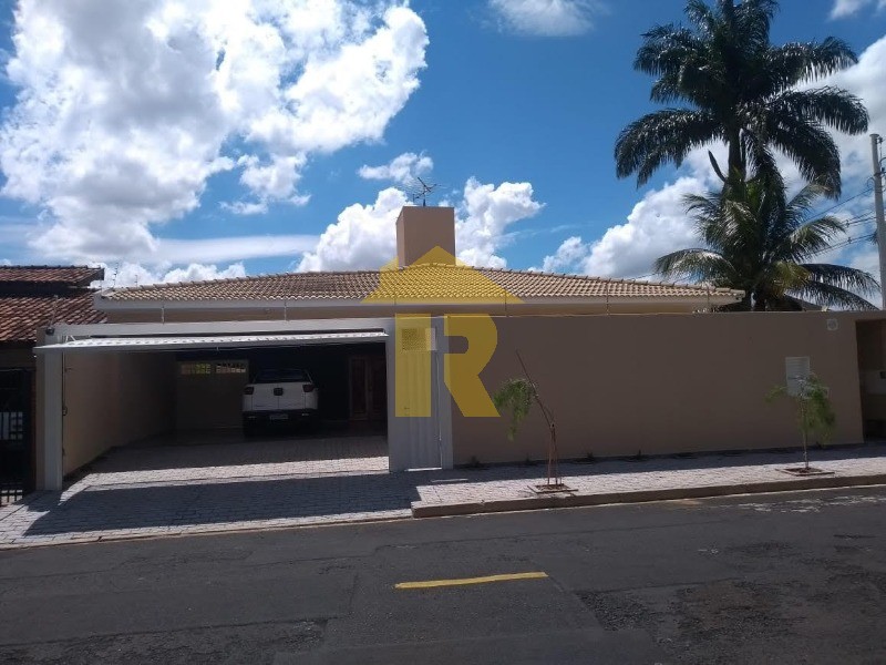 Casa com 4 quartos à venda e aluguel, 300m² — foto 1 de 22
