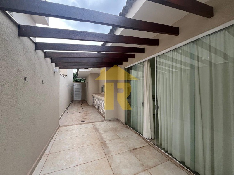 Casa de Condomínio com 3 quartos para aluguel, 230m² — foto 22 de 25
