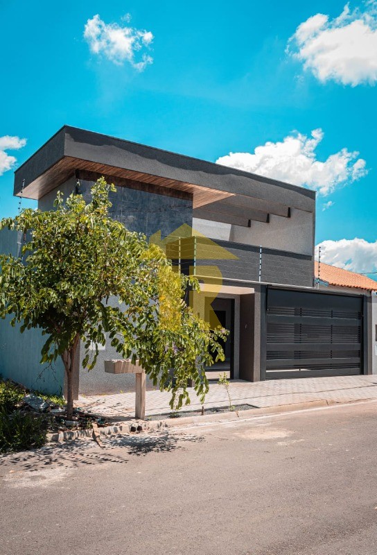 Casa com 3 quartos à venda, 120m² — foto 1 de 17