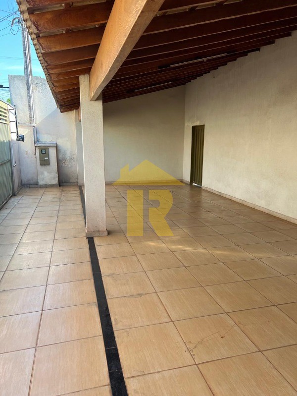 Casa com 3 quartos à venda, 288m² — foto 3 de 26