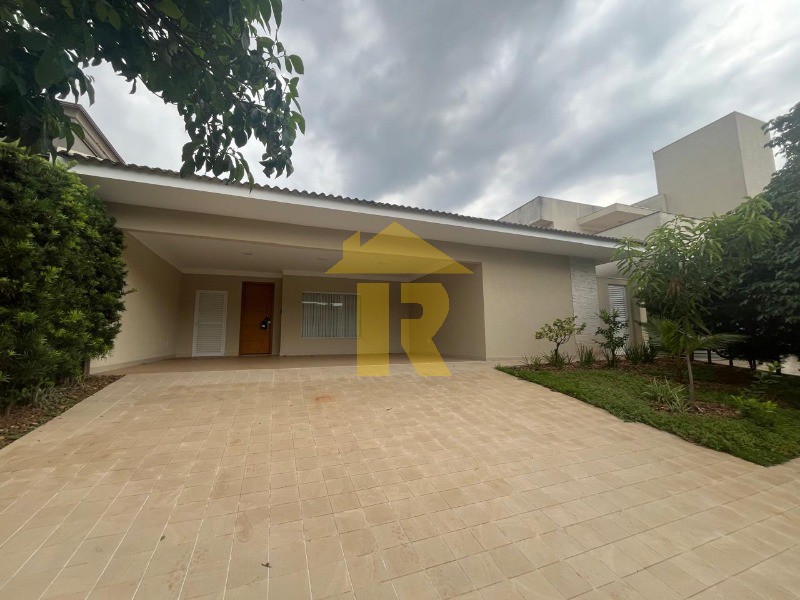 Casa de Condomínio com 3 quartos para aluguel, 230m² — foto 1 de 25