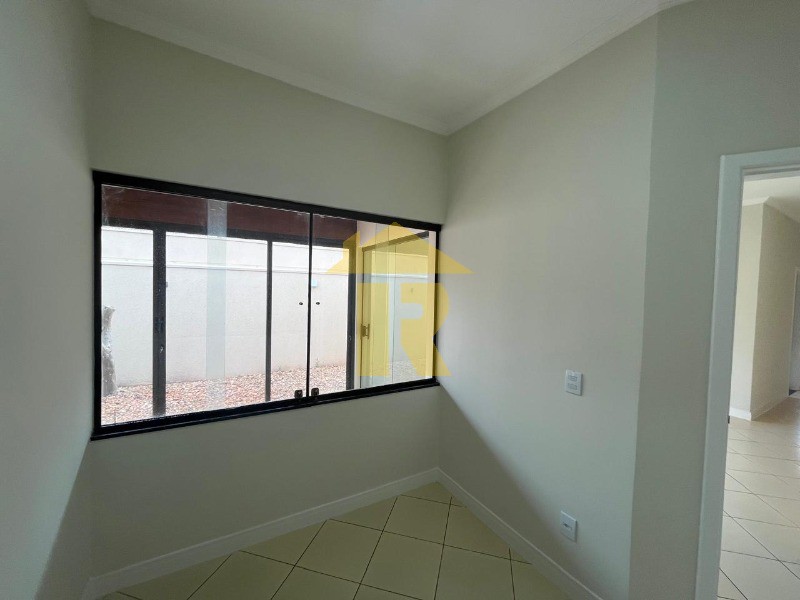 Casa de Condomínio com 3 quartos à venda e aluguel, 210m² — foto 3 de 25