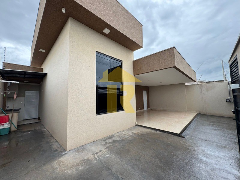 Casa com 3 quartos à venda, 122m² — foto 3 de 23