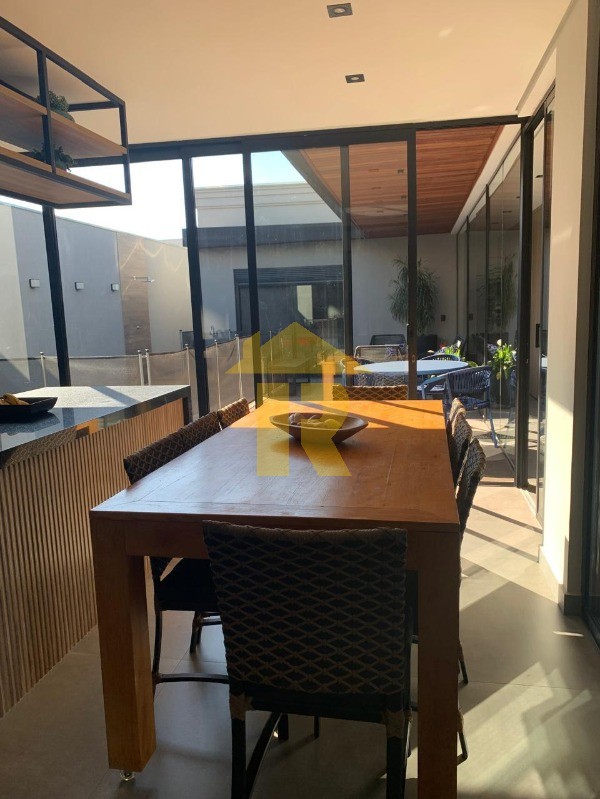 Casa de Condomínio com 3 quartos à venda, 251m² — foto 12 de 30
