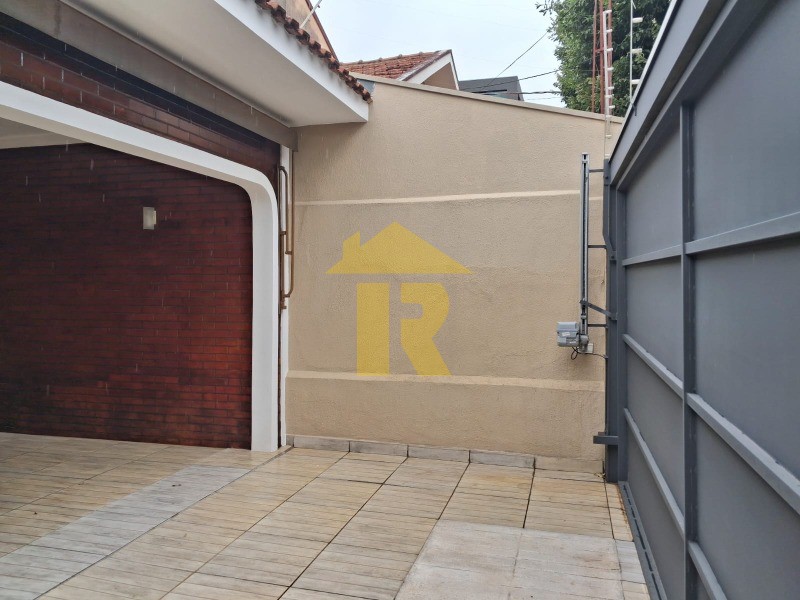 Casa com 3 quartos à venda e aluguel, 246m² — foto 3 de 38