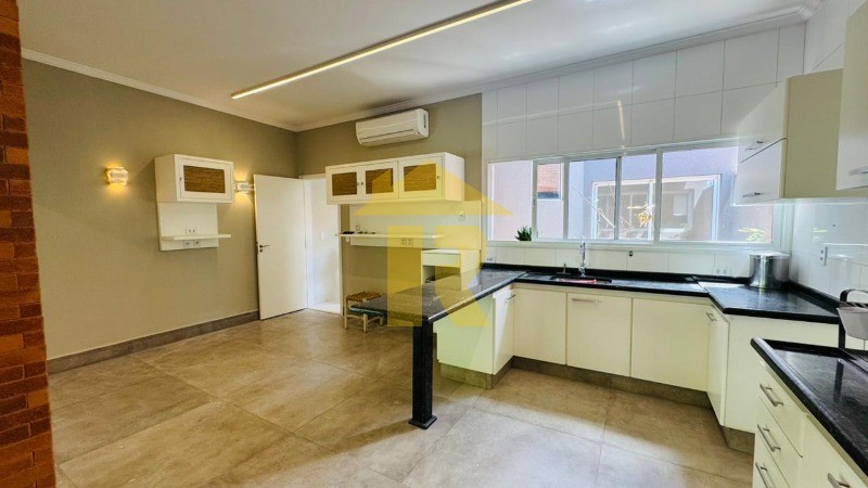 Casa de Condomínio com 4 quartos à venda e aluguel, 290m² — foto 29 de 48