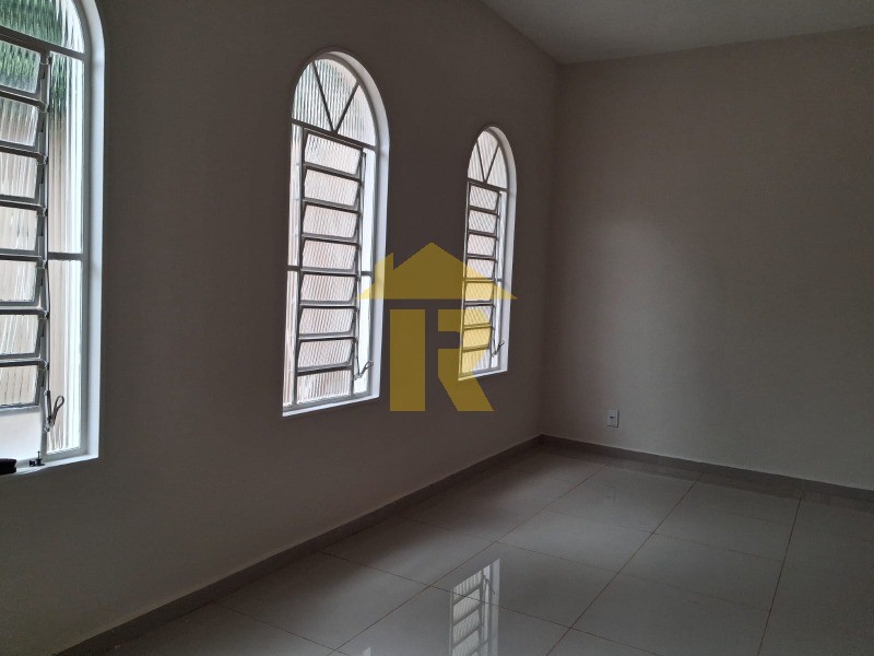 Casa com 3 quartos à venda e aluguel, 246m² — foto 8 de 38