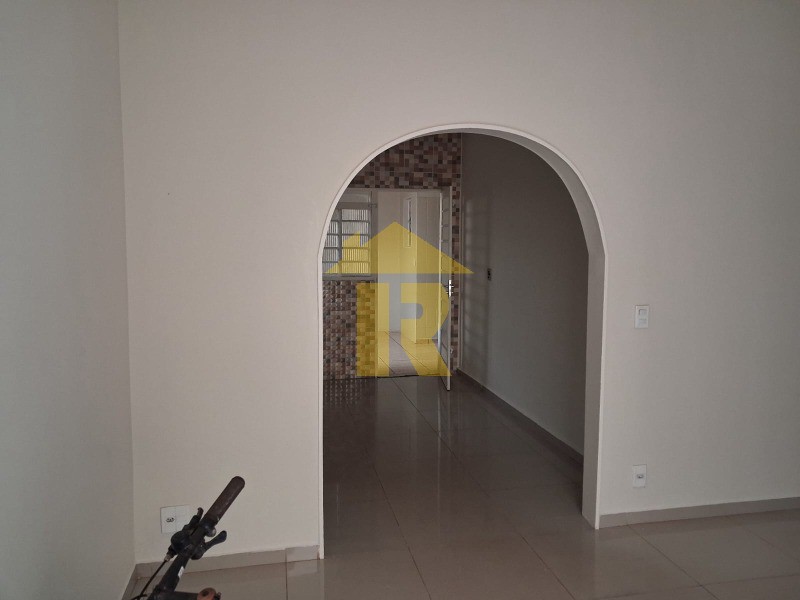 Casa com 3 quartos à venda e aluguel, 246m² — foto 23 de 38