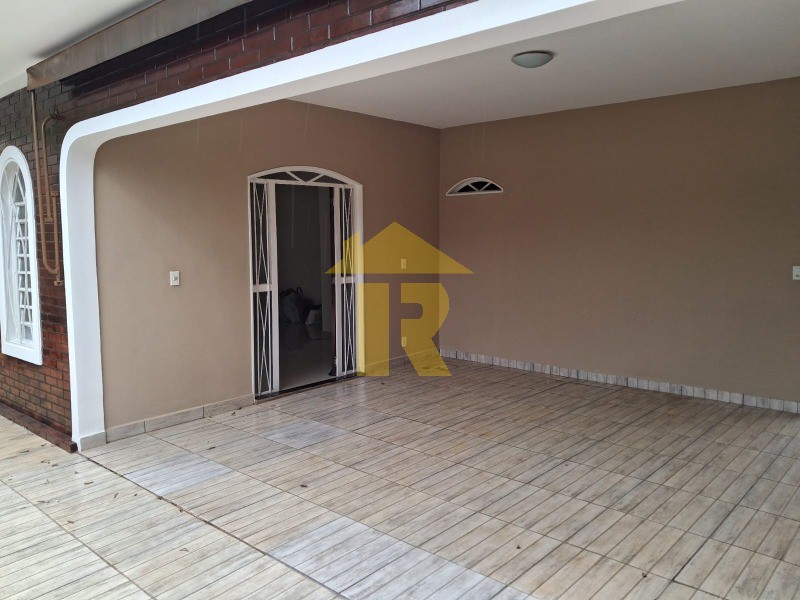 Casa com 3 quartos à venda e aluguel, 246m² — foto 6 de 38