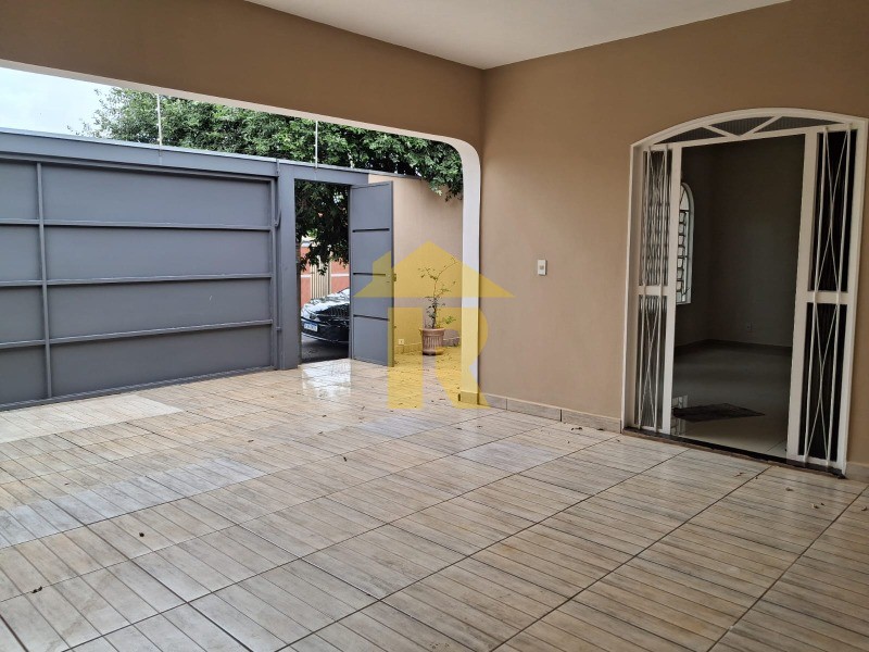 Casa com 3 quartos à venda e aluguel, 246m² — foto 5 de 38