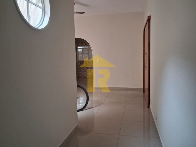 Casa com 3 quartos à venda e aluguel, 246m² — foto 22 de 38