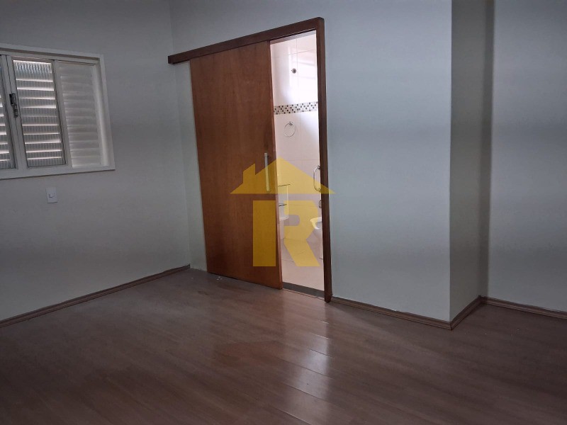 Casa com 3 quartos à venda e aluguel, 246m² — foto 18 de 38