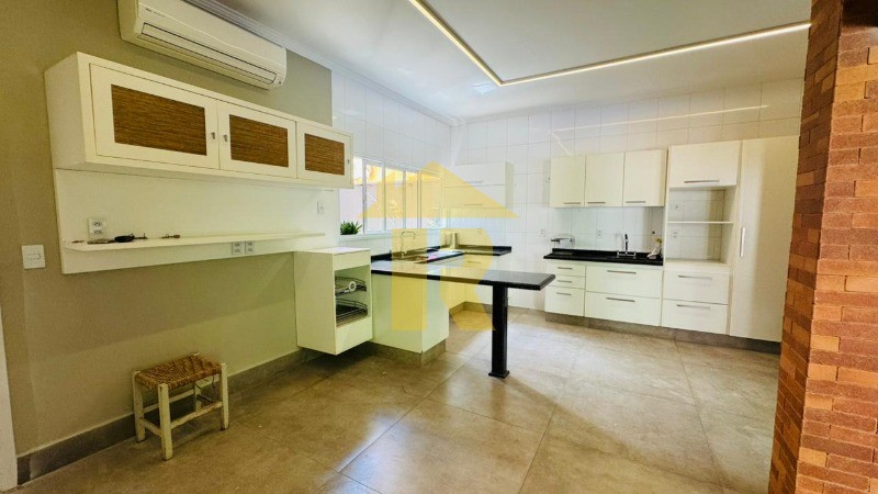 Casa de Condomínio com 4 quartos à venda e aluguel, 290m² — foto 28 de 48