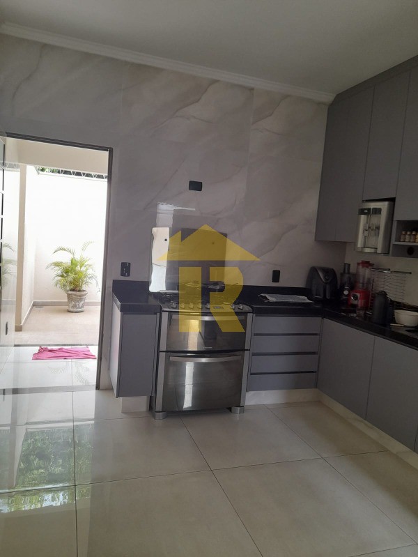 Casa com 3 quartos à venda, 141m² — foto 24 de 33