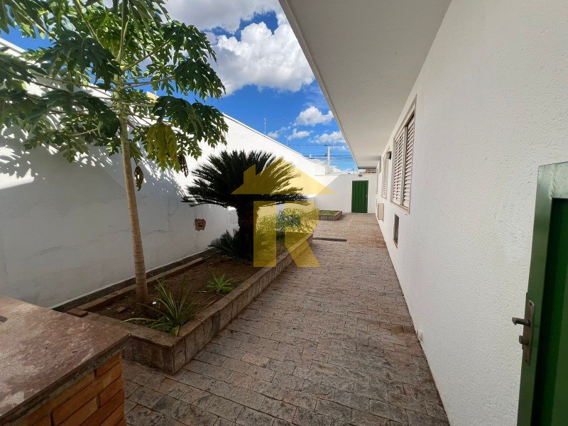 Casa com 4 quartos à venda e aluguel, 500m² — foto 33 de 40