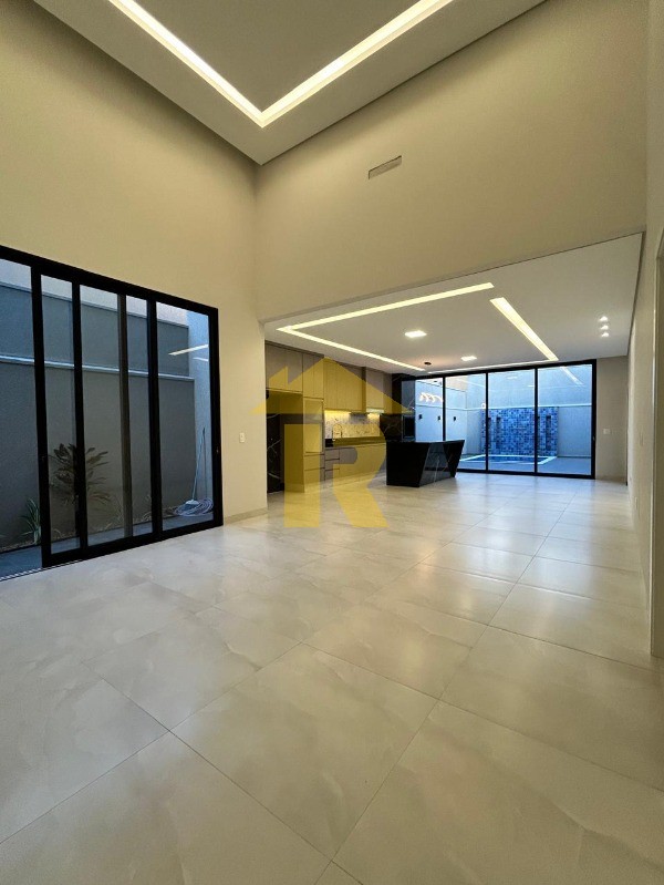 Casa de Condomínio com 3 quartos à venda, 213m² — foto 2 de 13